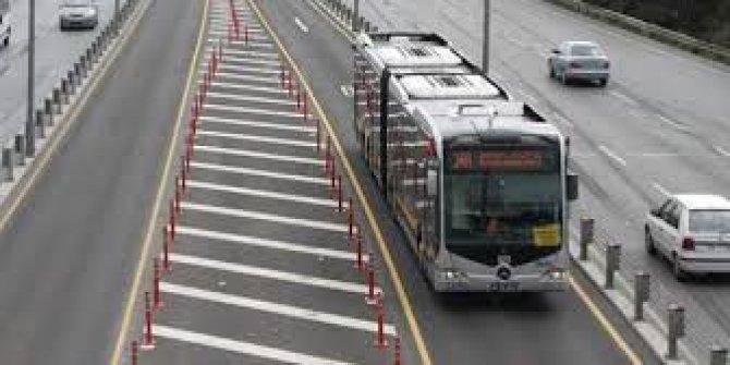 Okmeydanı'nda metrobüs kazası! Yaralılar var!