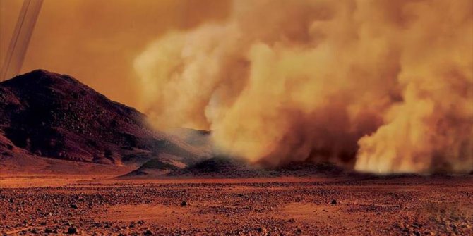 Satürn'ün uydusu Titan'da kum fırtınaları görüntülendi