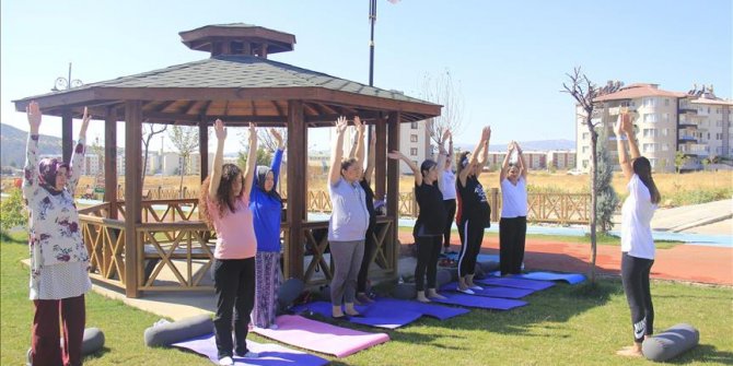 Anne adayları doğada yoga ile doğuma hazırlanıyor