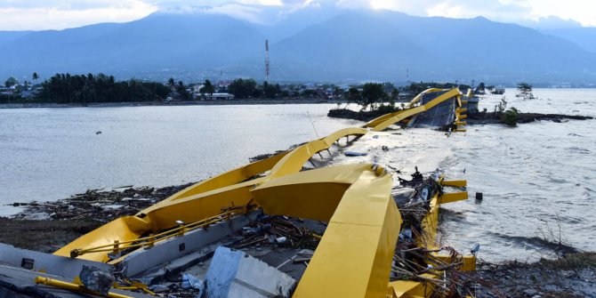 Endonezya’daki depremde ölenlerin sayısı 832'ye yükseldi