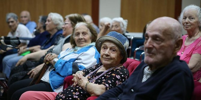 'Demografik verilere göre Türkiye hızla yaşlanıyor'