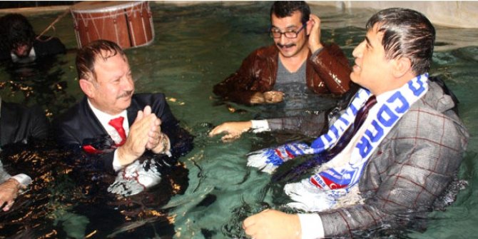 Haymanalı Başkan havuza girdi