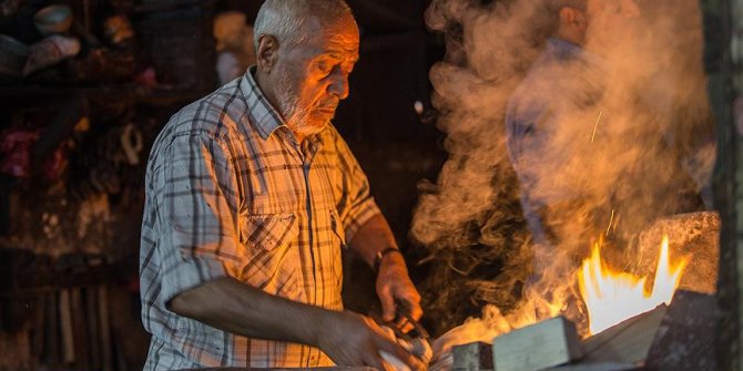 Tarihi çarşının son kalaycısı