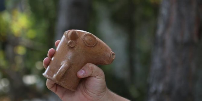 Hattuşa'da 3 bin 500 yıllık boğa biçimli içme kabı bulundu