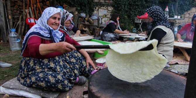 Kadınların 'imece' usulü kış hazırlığı telaşı