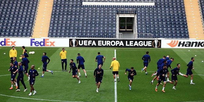 Fenerbahçe'de 3 futbolcu süresiz kadro dışı