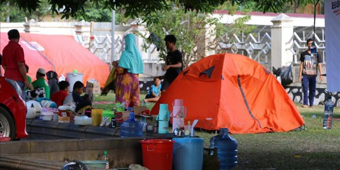 Travma yaşayan depremzedeler evlerine geri dönmek istemiyor