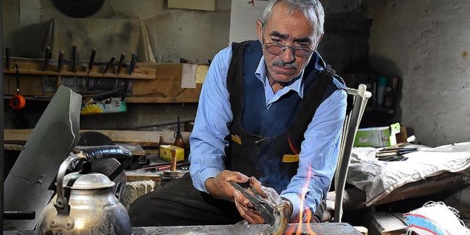 Kıbrıs gazisi yarım asırdır kemik tarak yapıyor