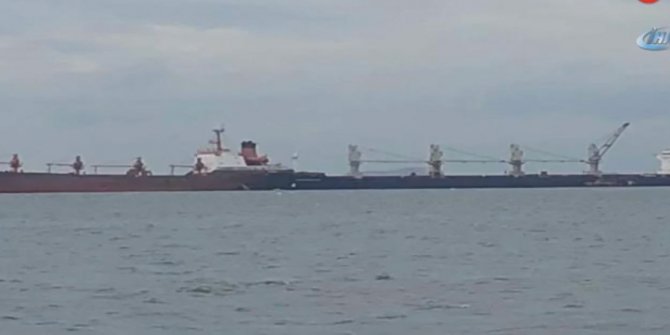 Yenikapı açıklarında iki gemi çarpıştı!