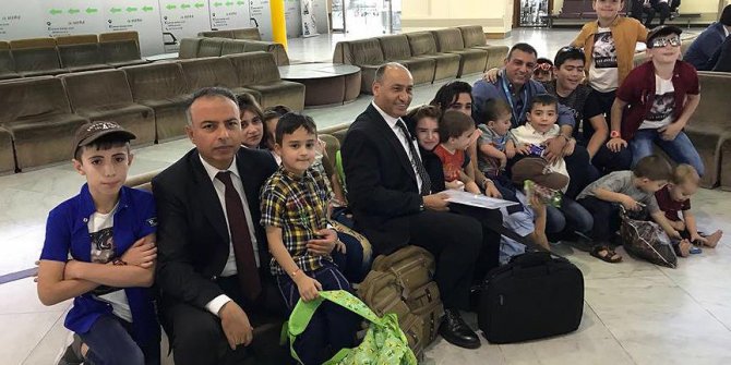 Irak'ta aileleri DEAŞ'a katılan 17 Türk çocuk Ankara'ya getirildi
