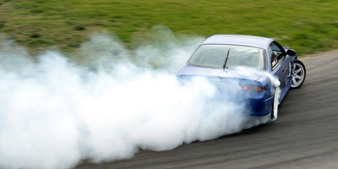 Araçla trafikte drift yapanlara ağır ceza kapıda!