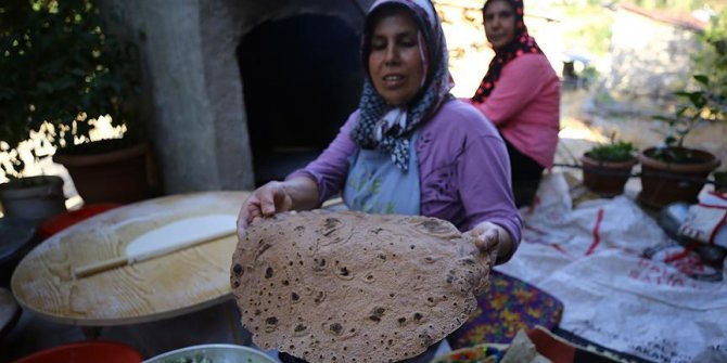 Ekmeğini 'armut unu'ndan çıkarıyor