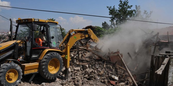 Mamak'ta 210 atıl gecekondu yıkıldı