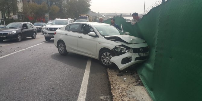 Ters yönden çıkan araç kazaya neden oldu