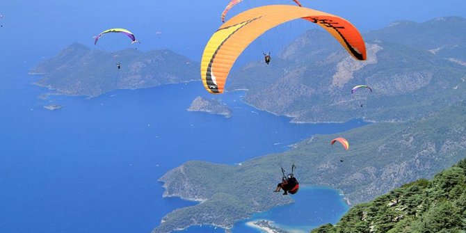 Ölüdeniz uçuş pilotlarını büyülüyor