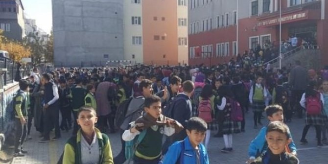 Ağrı'nın Patnos ilçesinde 4.2 büyüklüğünde deprem meydana geldi.
