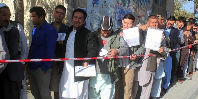 Afganistan'da halk sandık başında