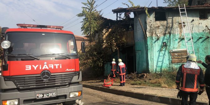 Başkent'te gecekondu yangını