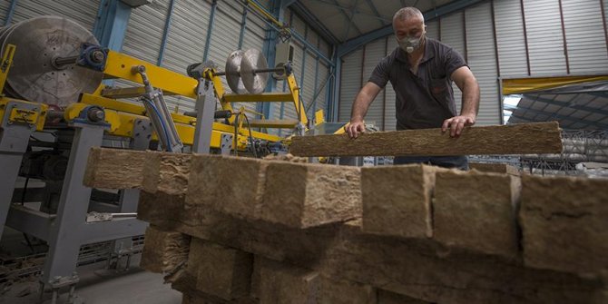 Erciyes'in taşı bitkilere hayat veriyor