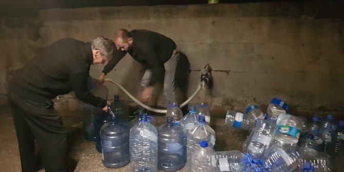 Bağlum'da bedava kaynak suyu için uzun araç kuyrukları oluşuyor