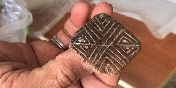 Yumuktepe Höyüğü'nde 9 bin yıllık mühür bulundu