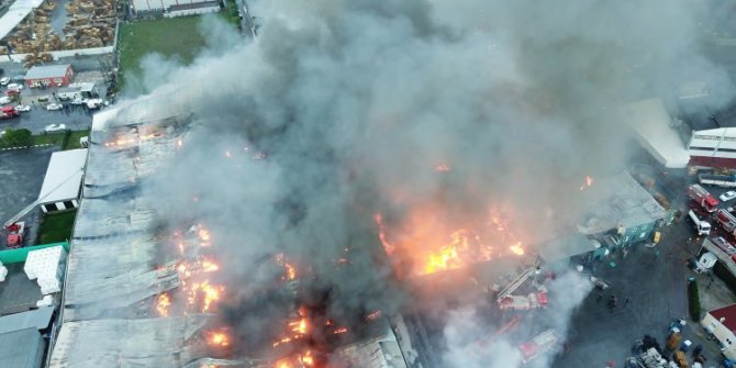 İstanbul'da büyük yangın: 98 araç ve 1800 personelle müdahale etti