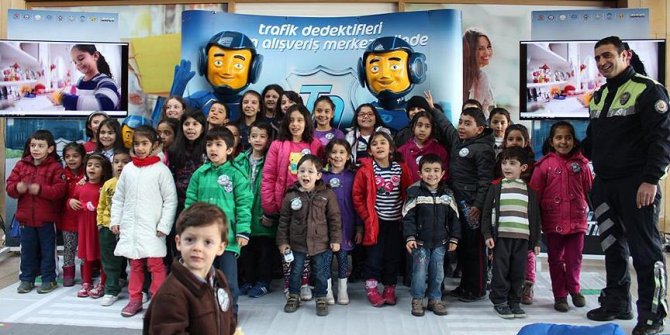 4 milyon çocuk 'trafik dedektifi' oldu