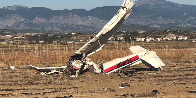 Antalya'da uçak düştü