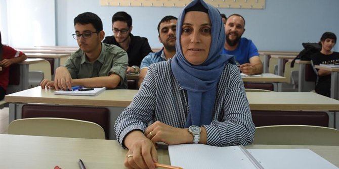 27 yıl sonra üniversite hayalini gerçekleştirdi
