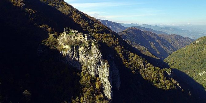 Vadinin zirvesindeki manastır: Kuştul