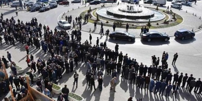 Sivas'ta vali kuyruğu!