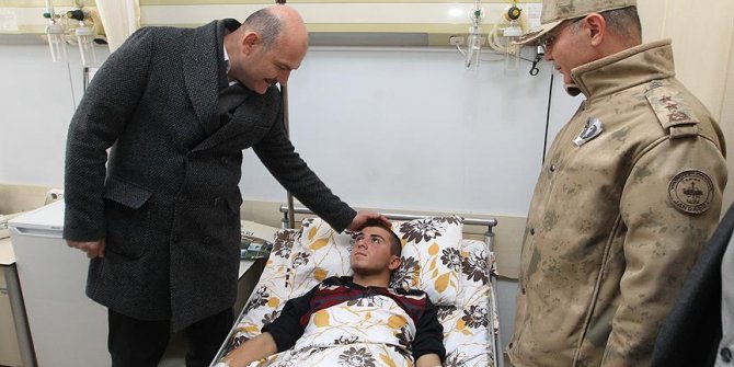 Bakan Soylu'dan yaralı askerlere ziyaret
