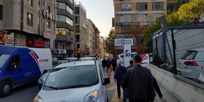 Ulus Hali önünde bitmeyen sağlı sollu park sorunu