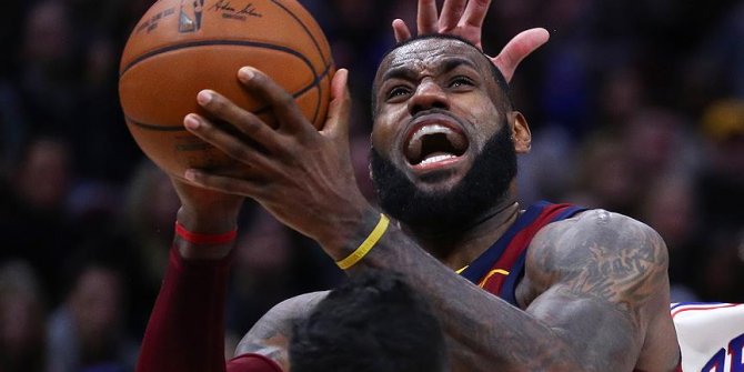 LeBron rekor kırdı, Lakers kazandı