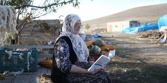 Şehir hayatına sığdıramadığı kitap aşkını köyüne taşıdı
