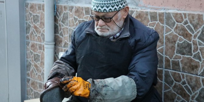 78 yaşındaki ayakkabı boyacısının çalışma azmi