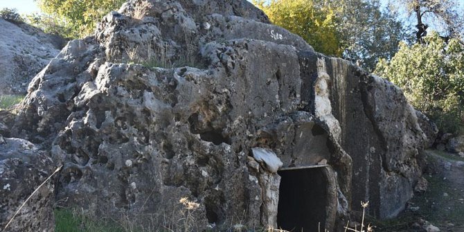 Roma dönemine ait kaya mezar bulundu