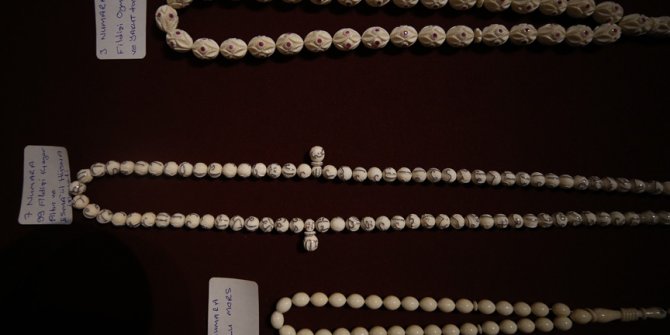 15 bin dolarlık tespih serginin gözdesi oldu