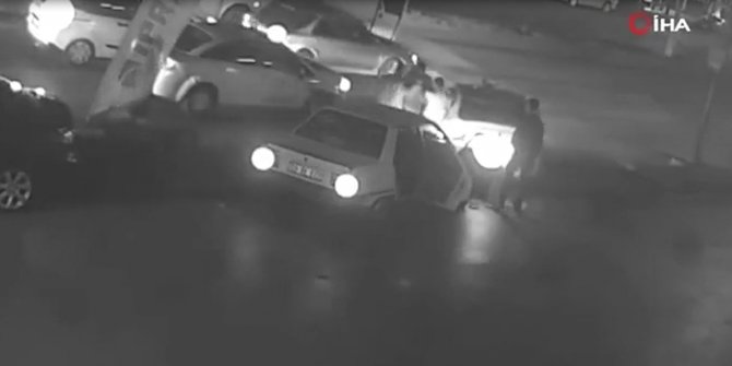 Taksiciye tekme-tokat saldırı kamerada