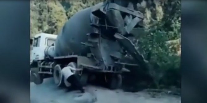 Beton mikserini devrilmekten çekerek kurtardı