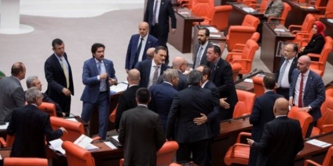 Meclis'te kavga çıktı! Ortam zor sakinleşti