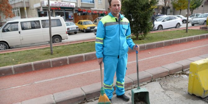 Pursaklar'da temizlik işçisinden örnek davranış