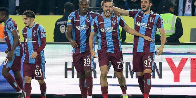 Trabzonspor taraftarının önünde Fenerbahçe'yi devirdi