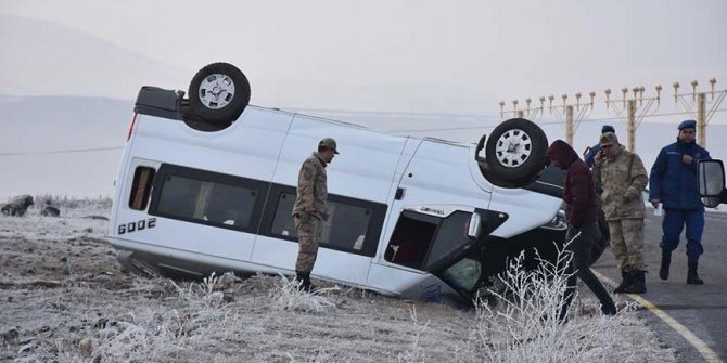 Öğrenci servisi devrildi: Çok sayıda yaralı