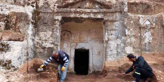 Roma dönemi mezarları tarihe ışık tutacak