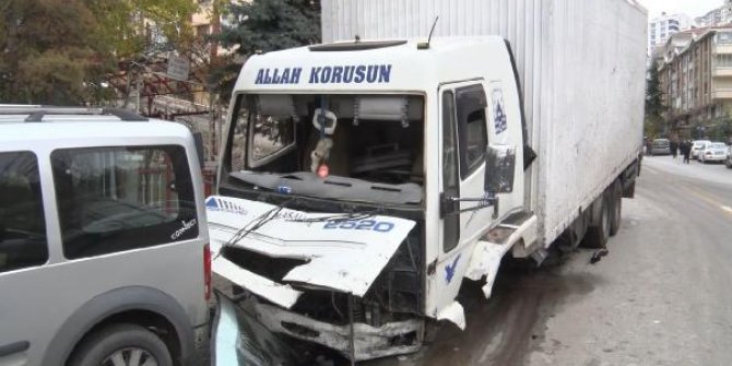 Keçiören'de freni boşalan kamyon 9 aracı biçti