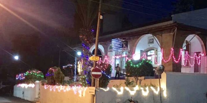 Kıbrıs'ta skandal görüntü: Camiyi renkli ışıklar ile süslediler