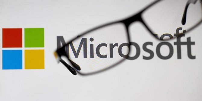 Microsoft, Apple'dan tacını geri aldı