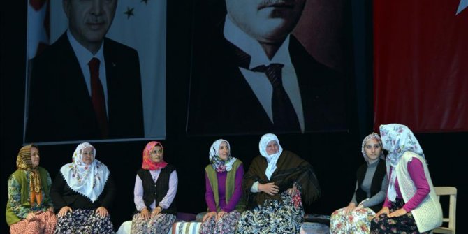 Tarlada prova yaptılar sahnenin yıldızı oldular