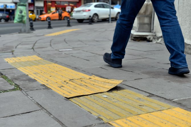 Ankara'da sarı şeritli yollar sökülüp yeniden yapılacak